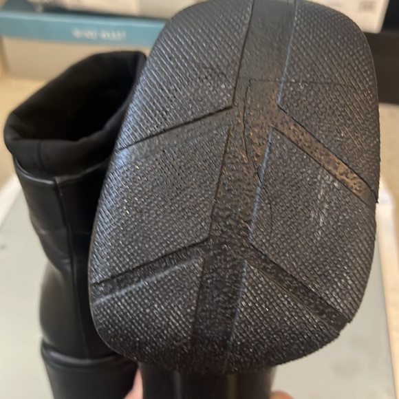 Nine West black ankle boot tie -up front with Velcro strap - Picture 5 of 5